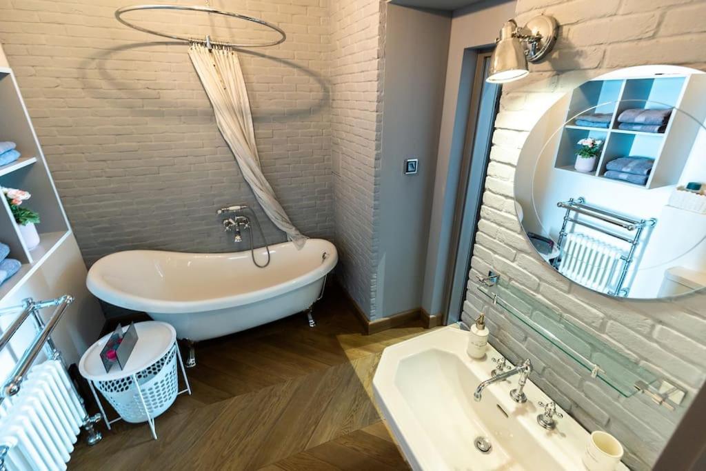 Luxury Andrassy 2 Bedroom Apartmán