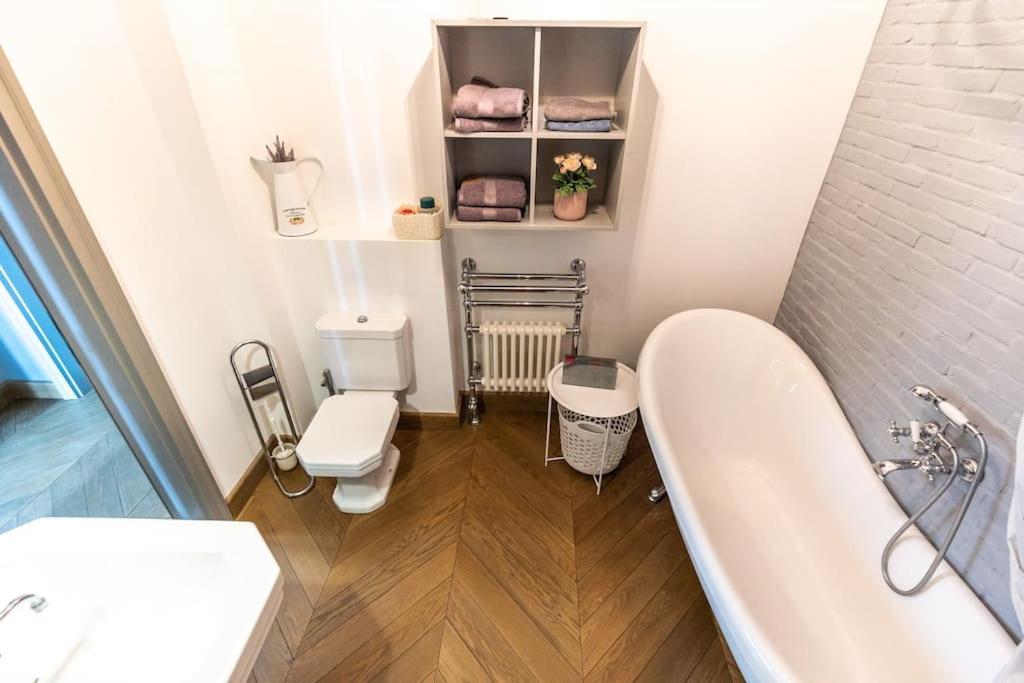 Luxury Andrassy 2 Bedroom Apartment