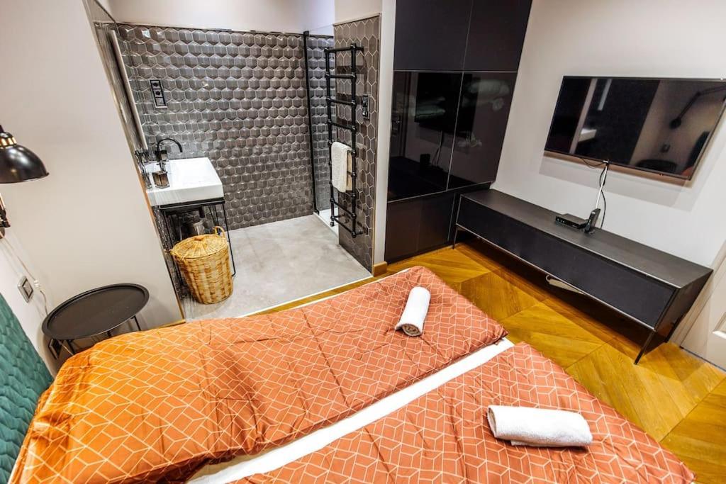 Luxury Andrassy 2 Bedroom *