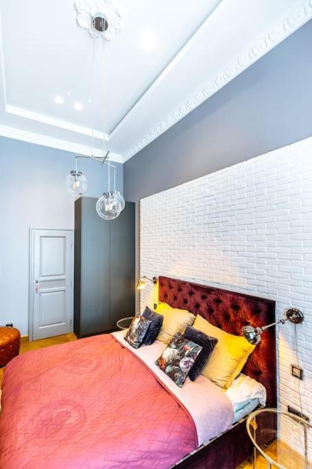Luxury Andrassy 2 Bedroom Apartment Budapest