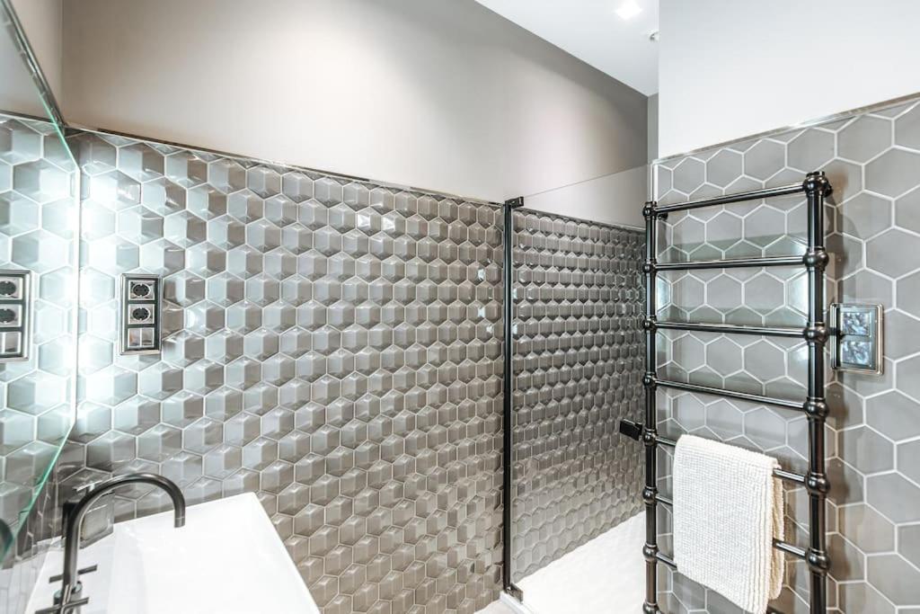 Apartment Luxury Andrassy 2 Bedroom *