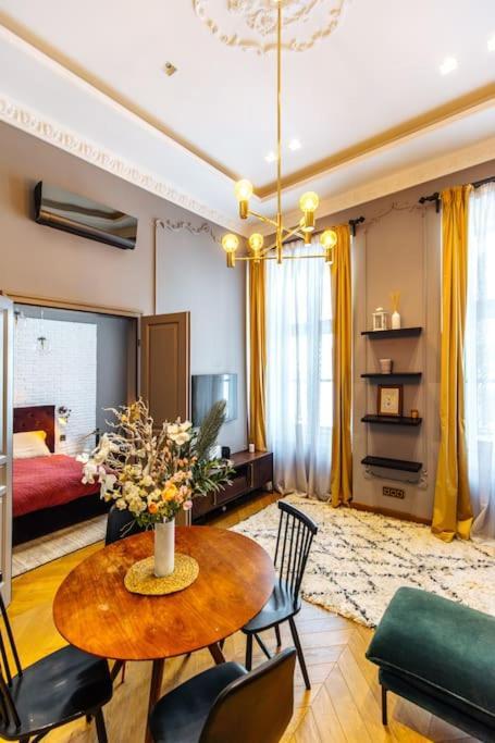 Apartment Luxury Andrassy 2 Bedroom *