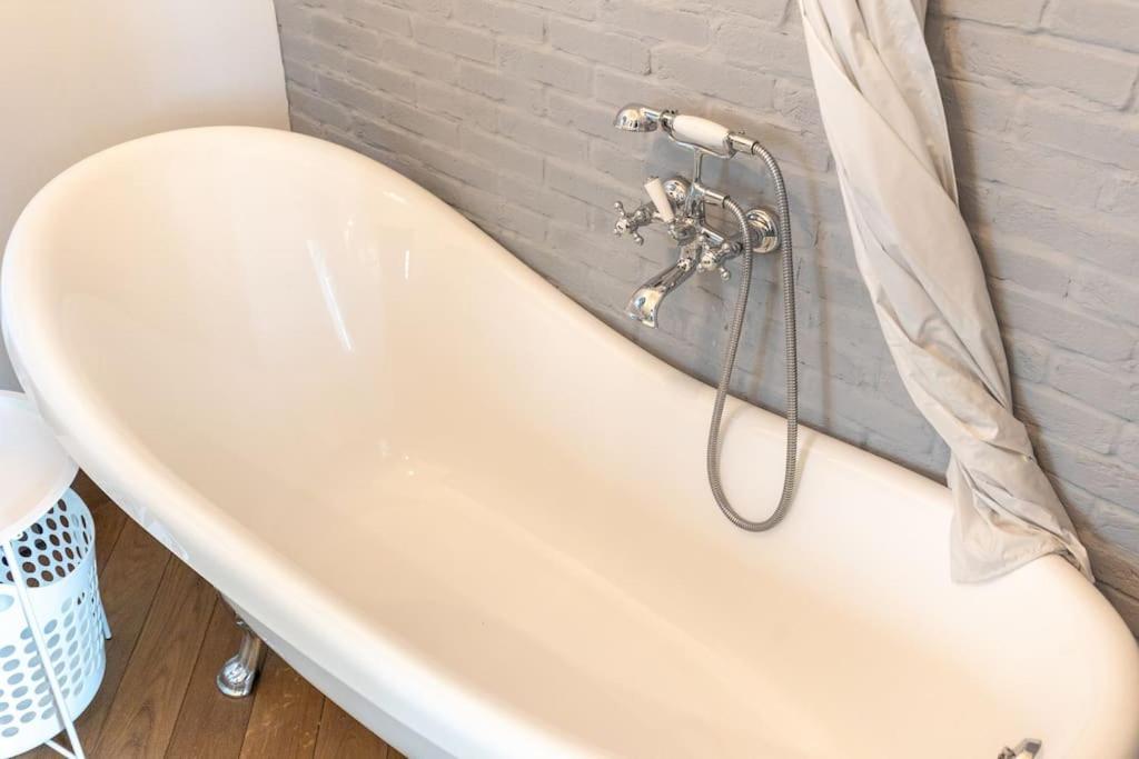Apartment Luxury Andrassy 2 Bedroom *