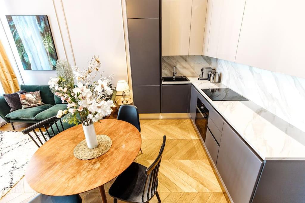 Apartment Luxury Andrassy 2 Bedroom Budapest
