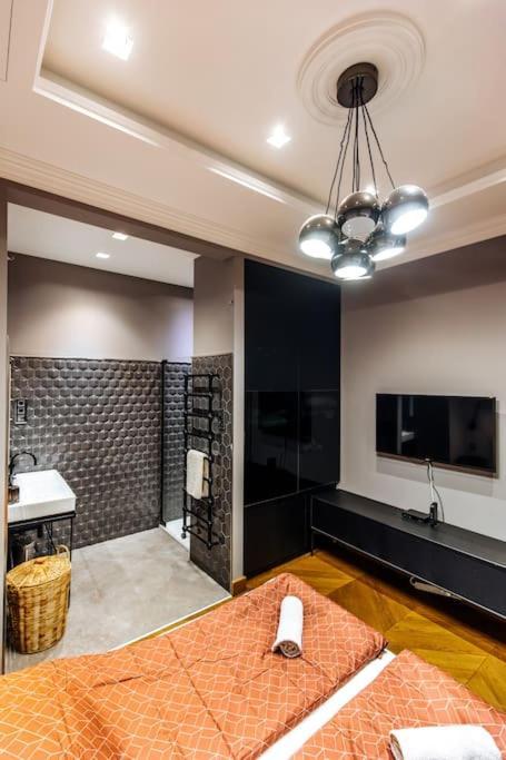 Luxury Andrassy 2 Bedroom Apartment Budapest