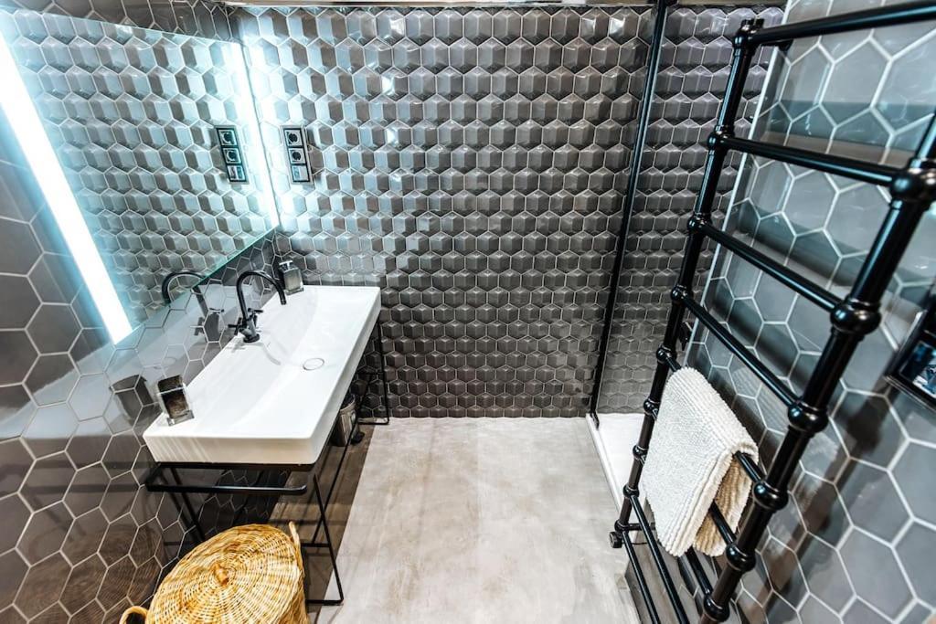 Apartment Luxury Andrassy 2 Bedroom *