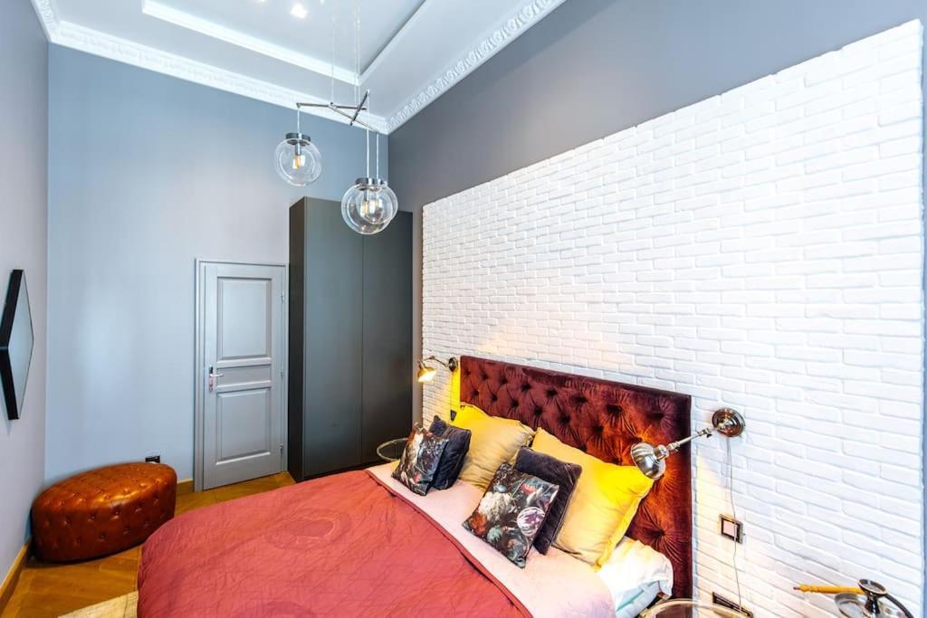 Luxury Andrassy 2 Bedroom *