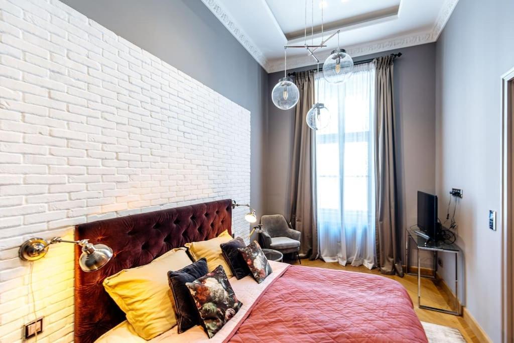 Luxury Andrassy 2 Bedroom Apartment