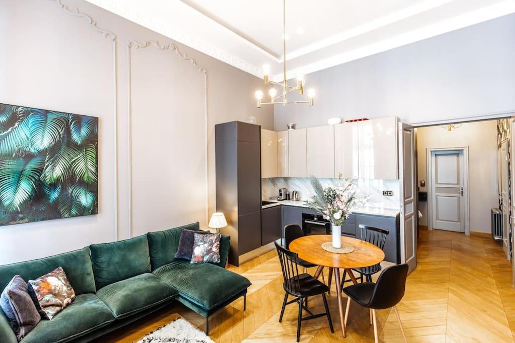 Apartment Luxury Andrassy 2 Bedroom